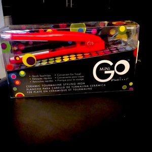 Brand new mini flat iron. Maximum temperature of 410 F